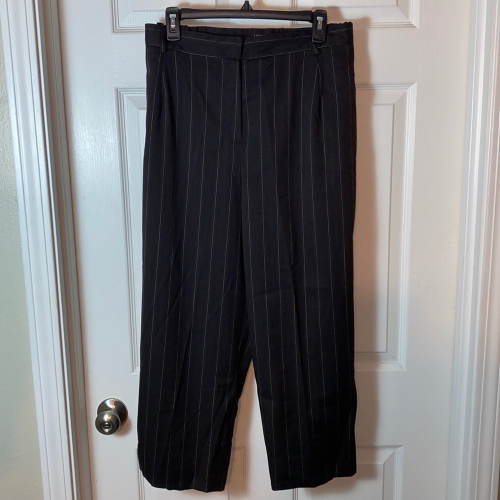 Larry Levine Woman Stretch Career Crop Black Pin Stripe Plus Size 24 W Pockets